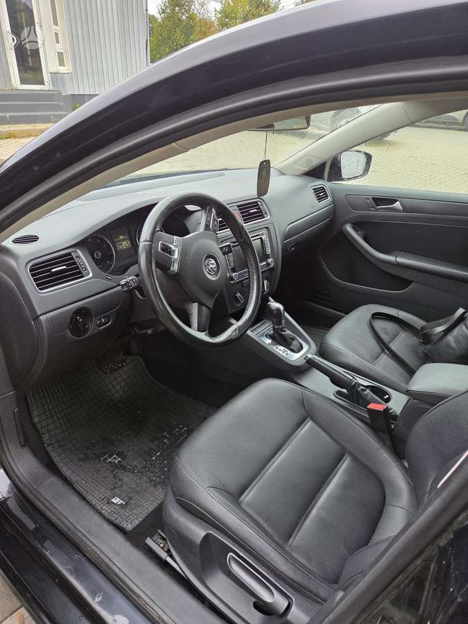 Volkswagen Jetta - 6