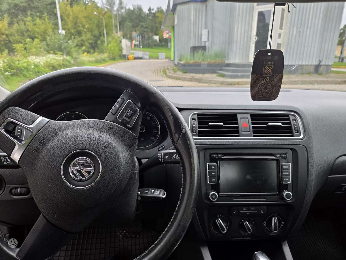 Volkswagen Jetta - 7