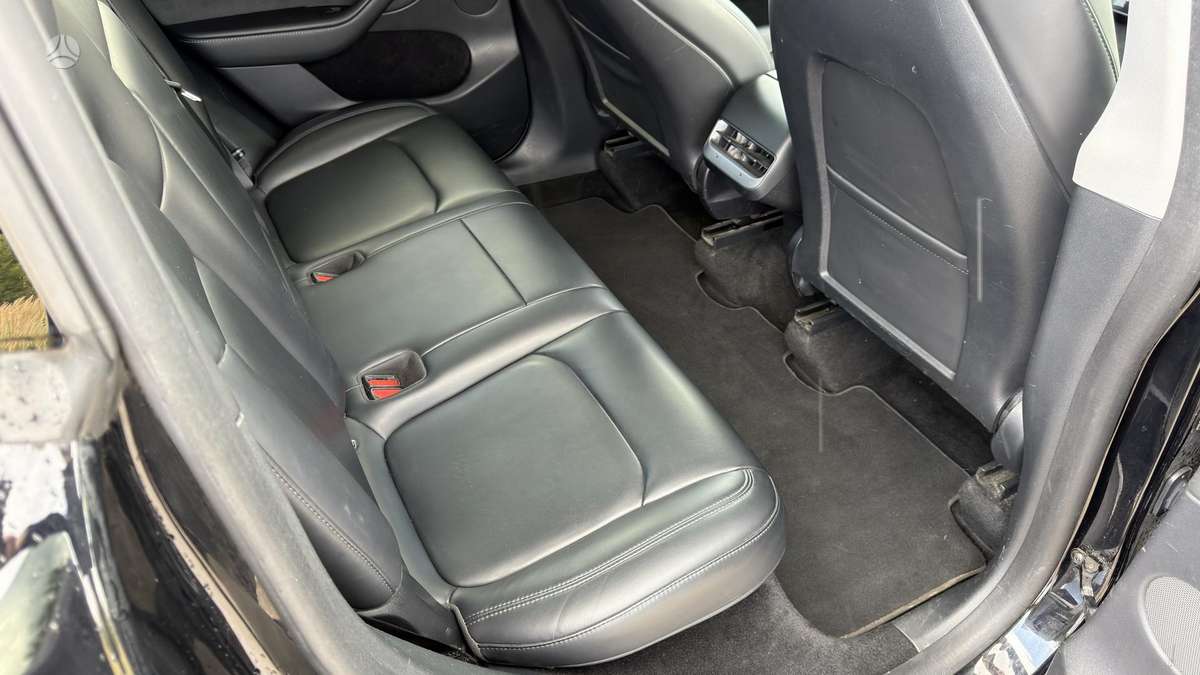Tesla Model Y, 60 кВт·ч, Хэтчбек