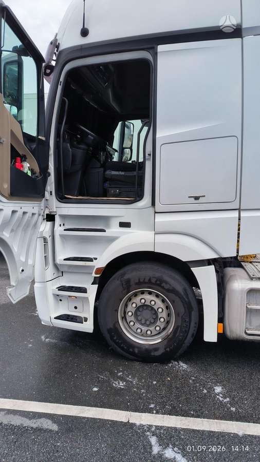 Mercedes-Benz Actros 1845, double sleeper