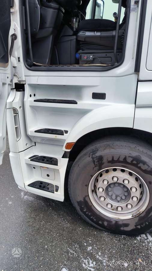 Mercedes-Benz Actros 1845, double sleeper