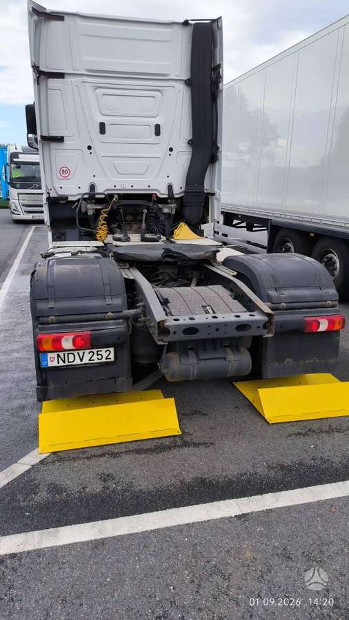 Mercedes-Benz Actros 1845, double sleeper