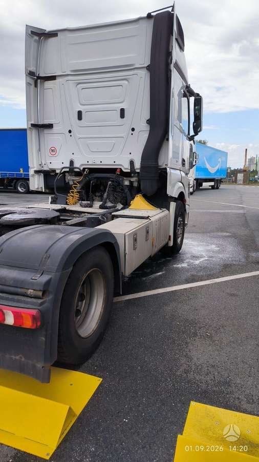 Mercedes-Benz Actros 1845, double sleeper