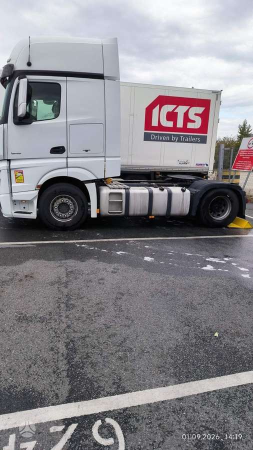 Mercedes-Benz Actros 1845, double sleeper