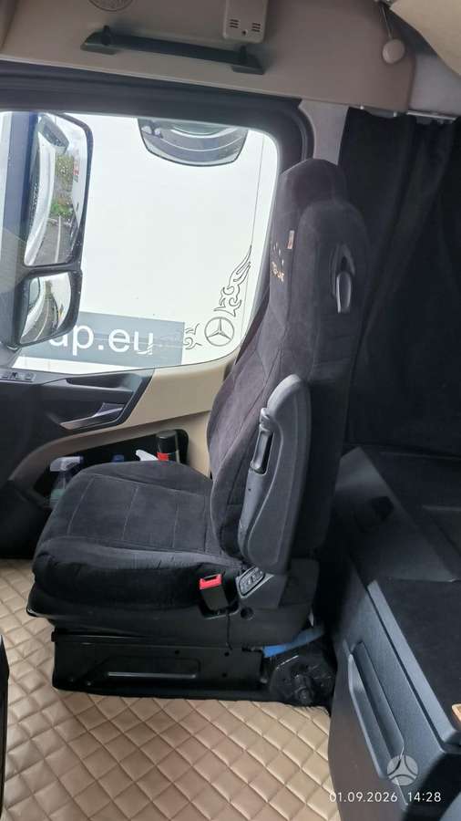 Mercedes-Benz Actros 1845, double sleeper