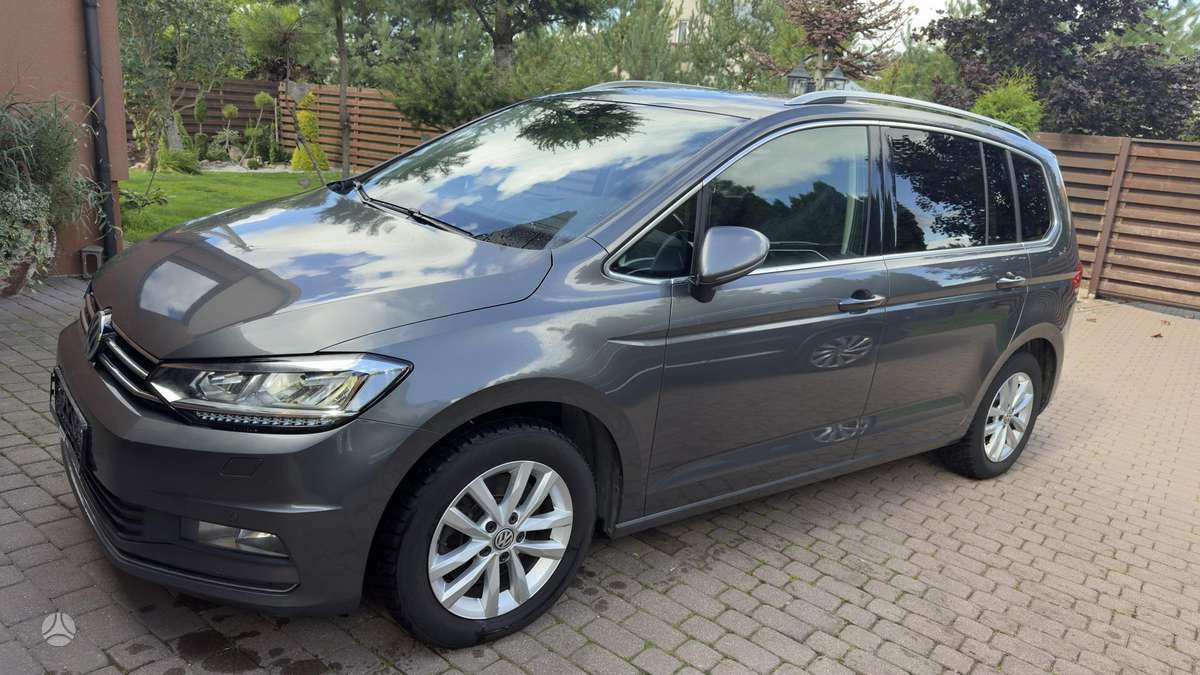 Volkswagen Touran - 1