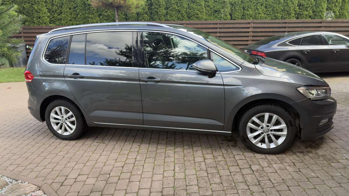 Volkswagen Touran - 4