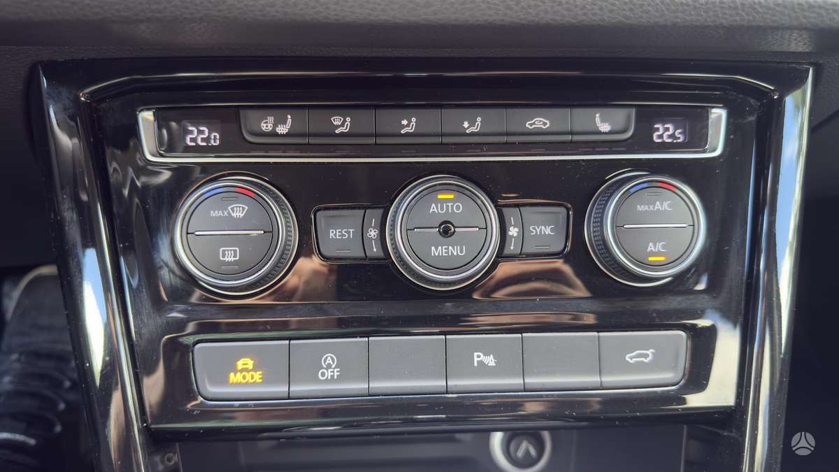 Volkswagen Touran - 11