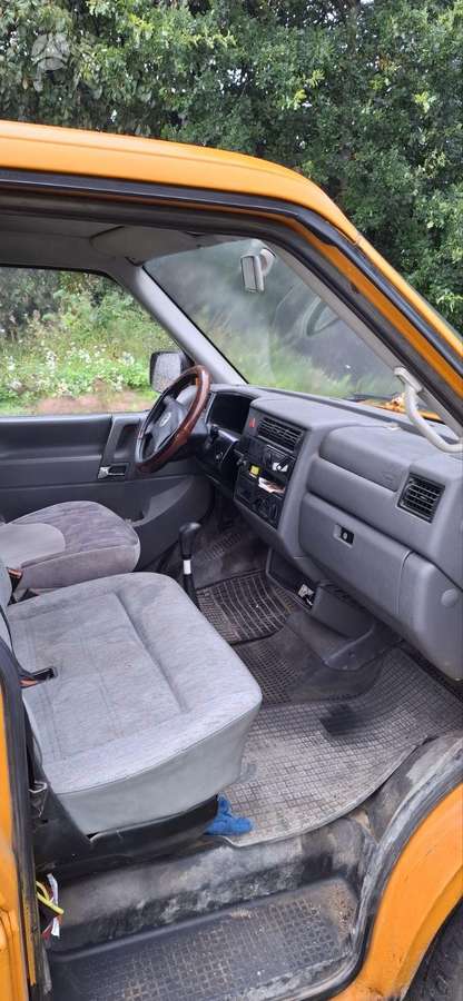 Volkswagen Caravelle - 4
