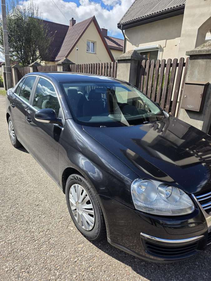 Volkswagen Jetta - 1
