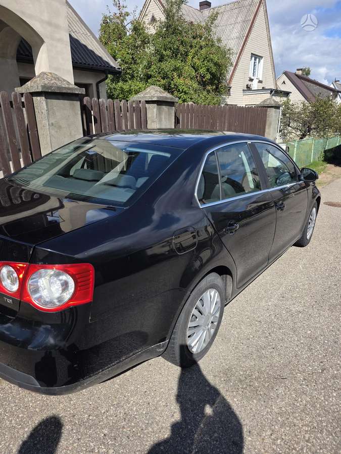 Volkswagen Jetta - 2