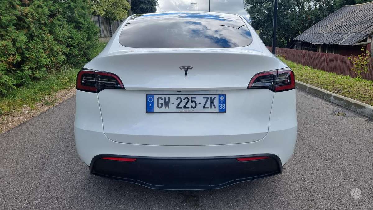 Tesla Model Y - 5