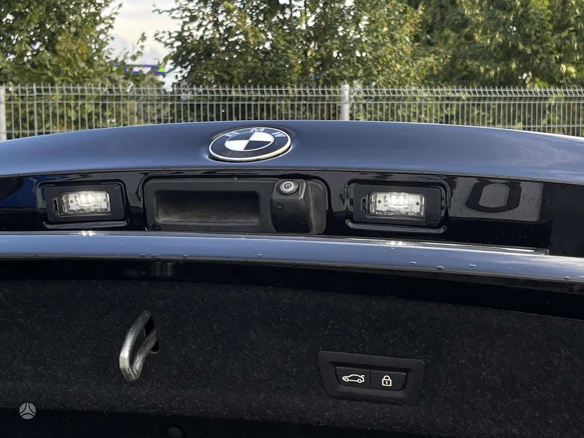 BMW 330, 2.0 l., Седан