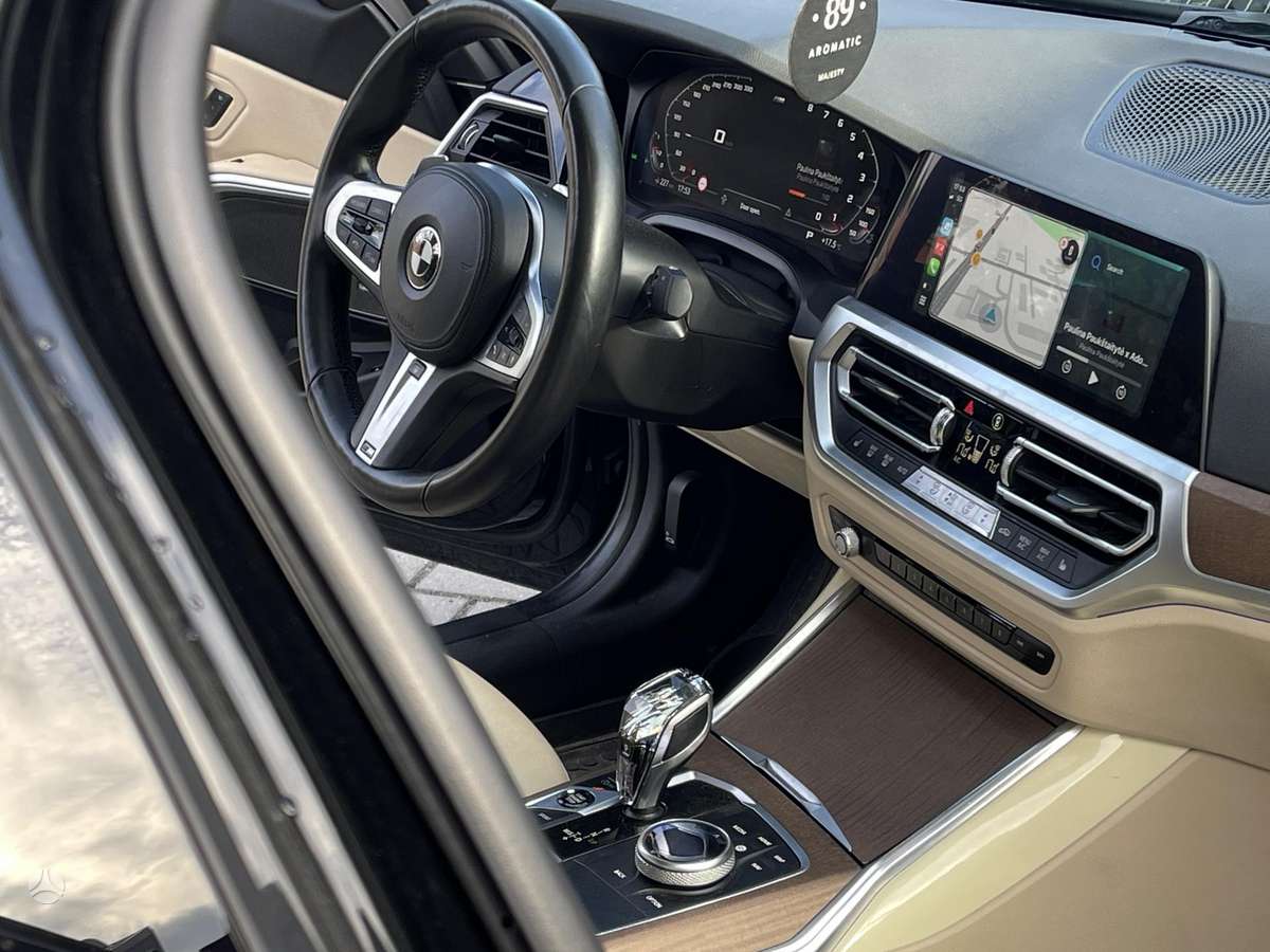 BMW 330, 2.0 l., Седан