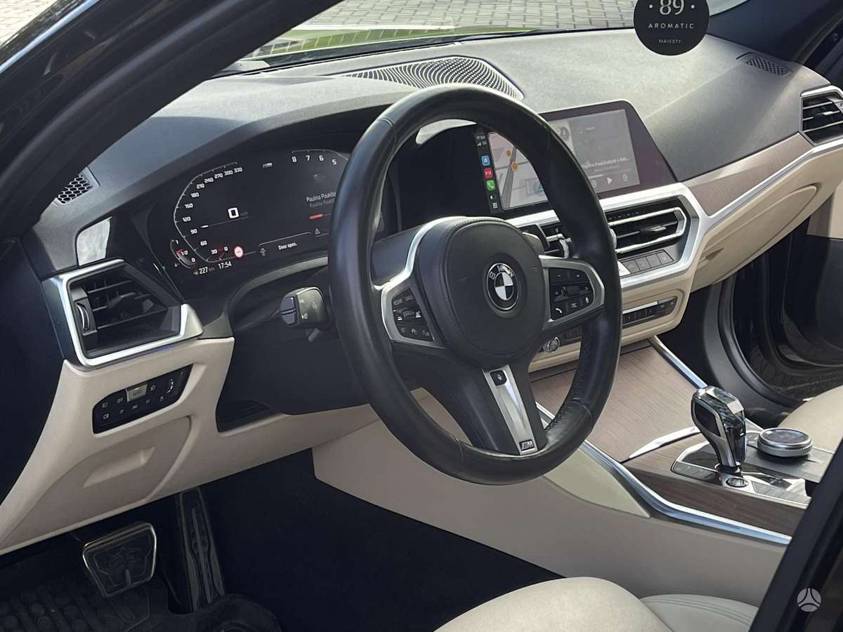 BMW 330, 2.0 l., Седан