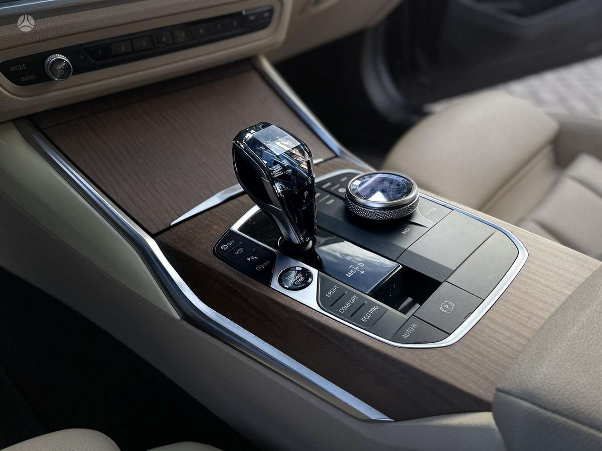 BMW 330, 2.0 l., Седан
