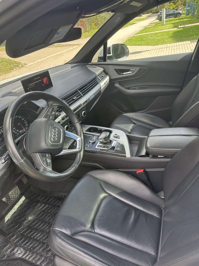 Audi Q7, 3.0 l., off-road / crossover