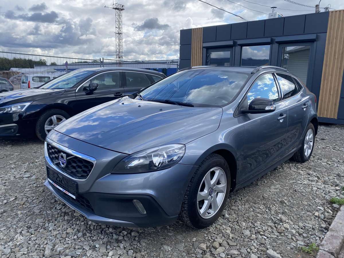 Volvo V40 Cross Country - 1