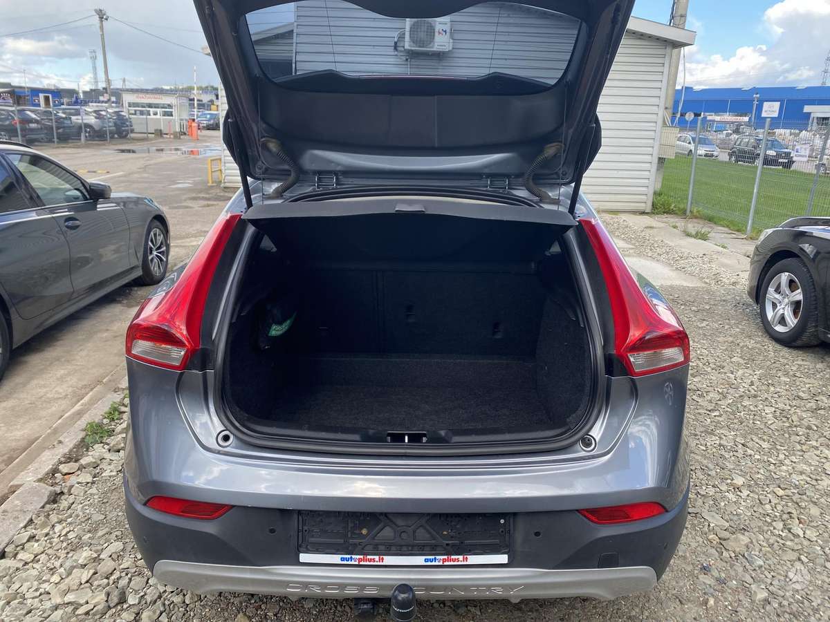 Volvo V40 Cross Country - 8