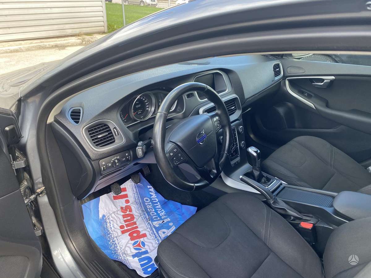 Volvo V40 Cross Country - 10