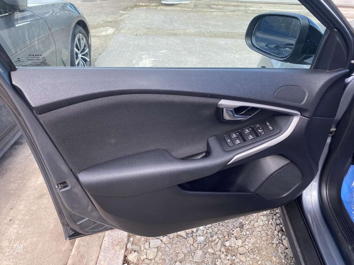 Volvo V40 Cross Country - 11