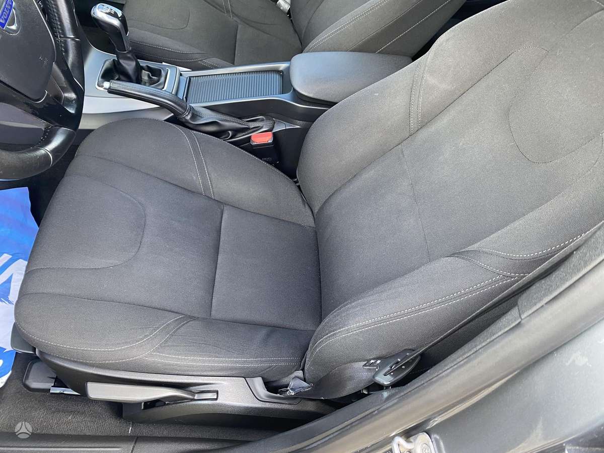 Volvo V40 Cross Country - 12