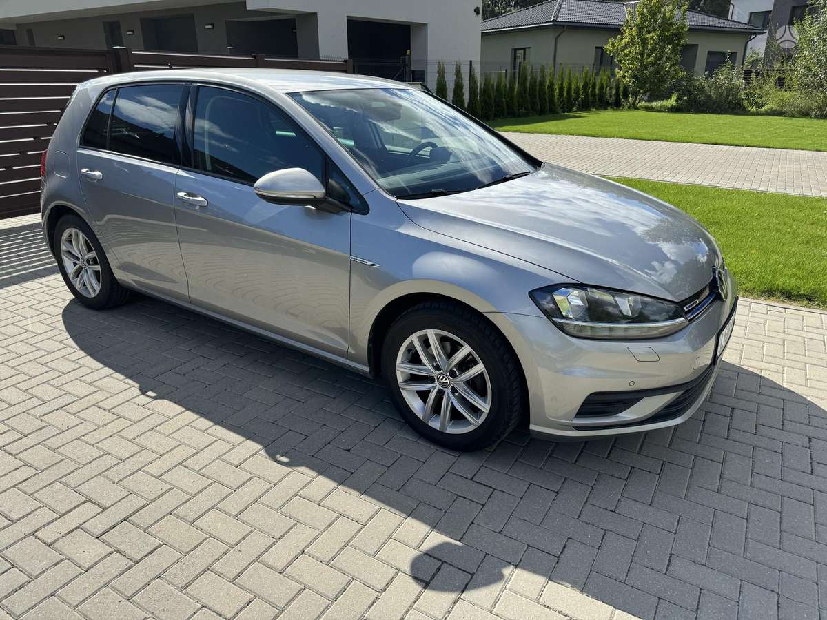 Volkswagen Golf - 1