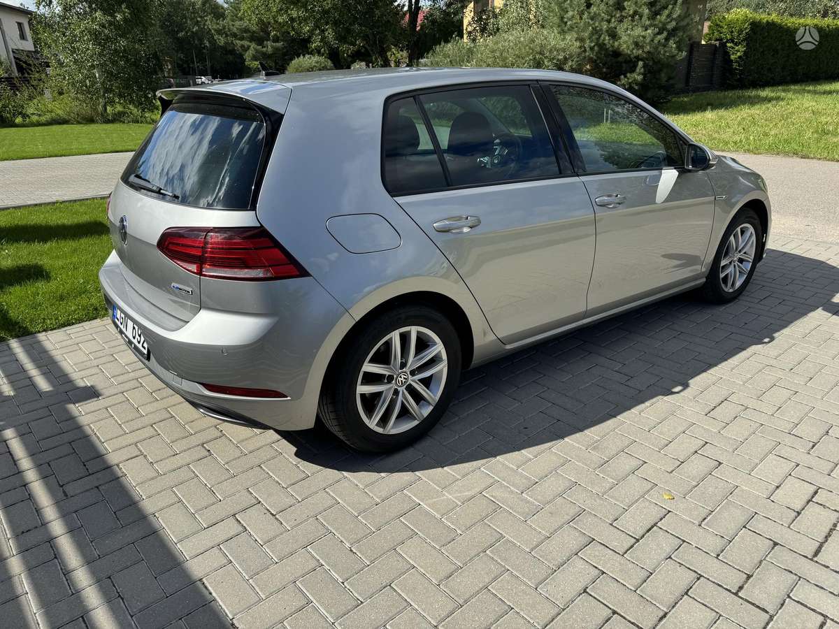 Volkswagen Golf - 5