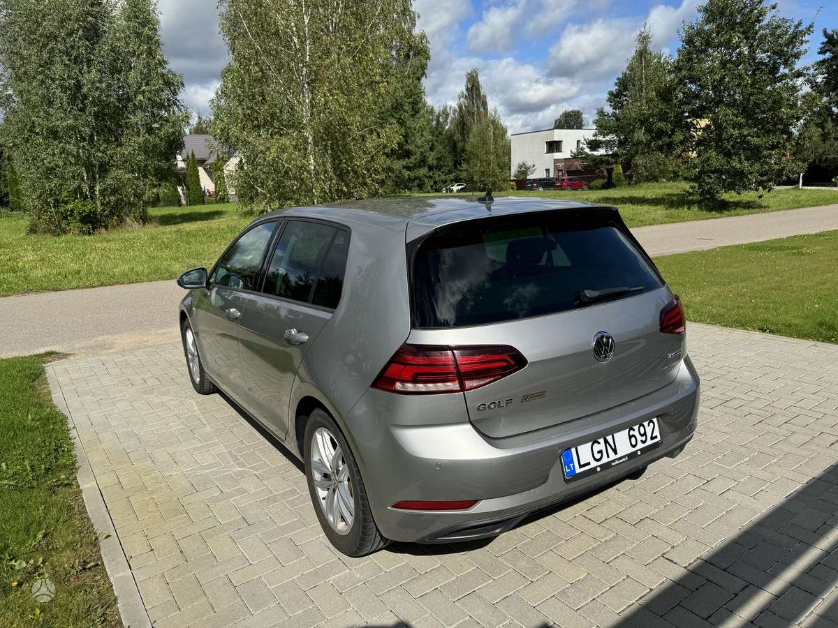 Volkswagen Golf - 6