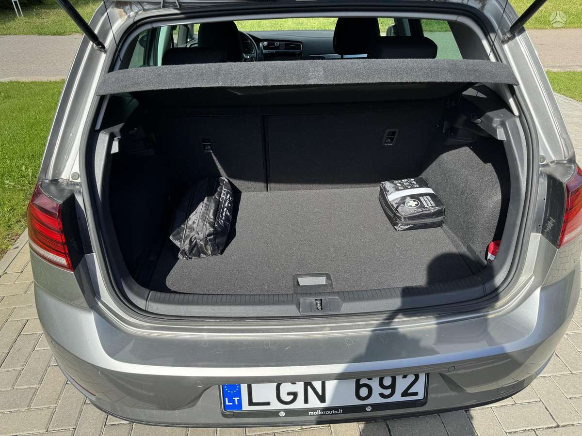 Volkswagen Golf - 8