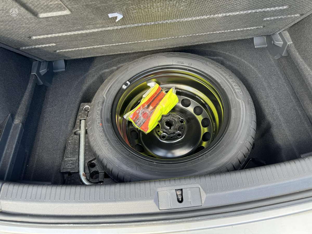 Volkswagen Golf - 9