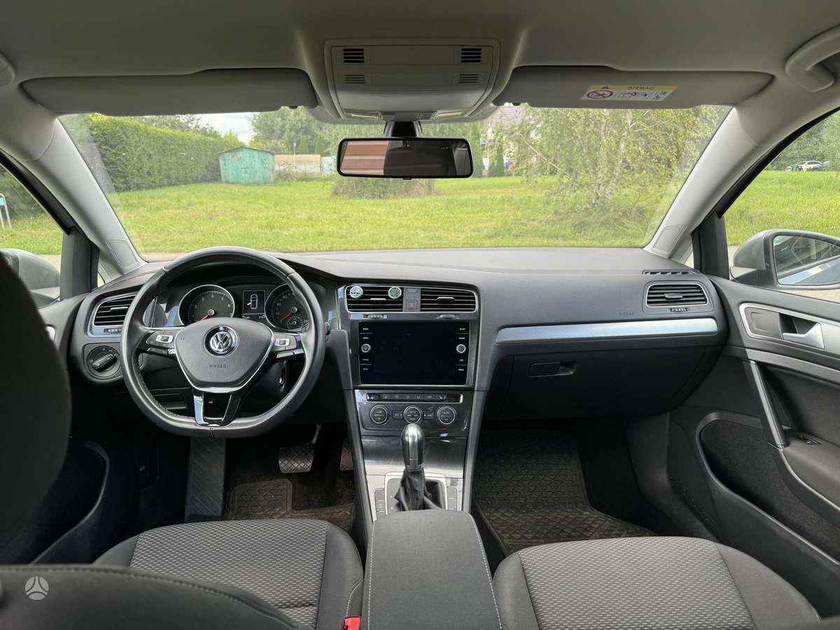 Volkswagen Golf - 11
