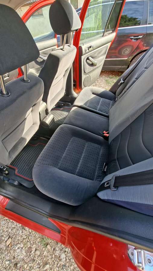 Volkswagen Golf - 8