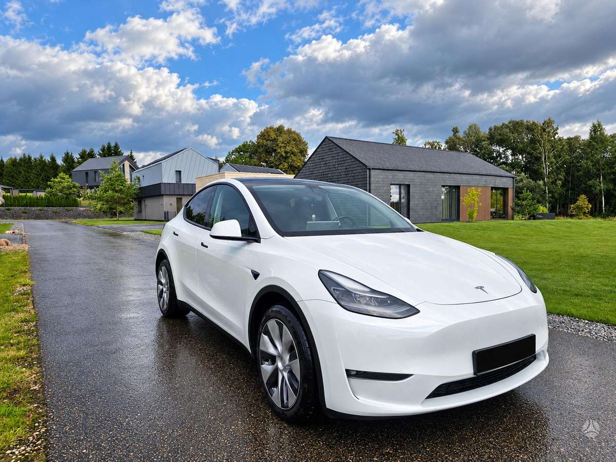 Tesla Model Y - 2