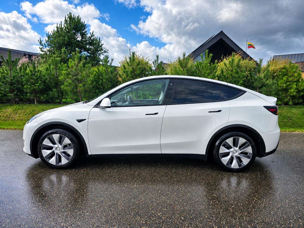 Tesla Model Y - 3