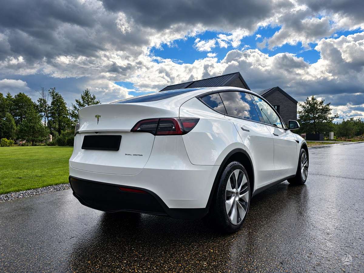 Tesla Model Y - 4