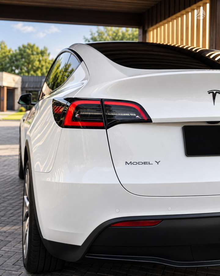 Tesla Model Y - 6