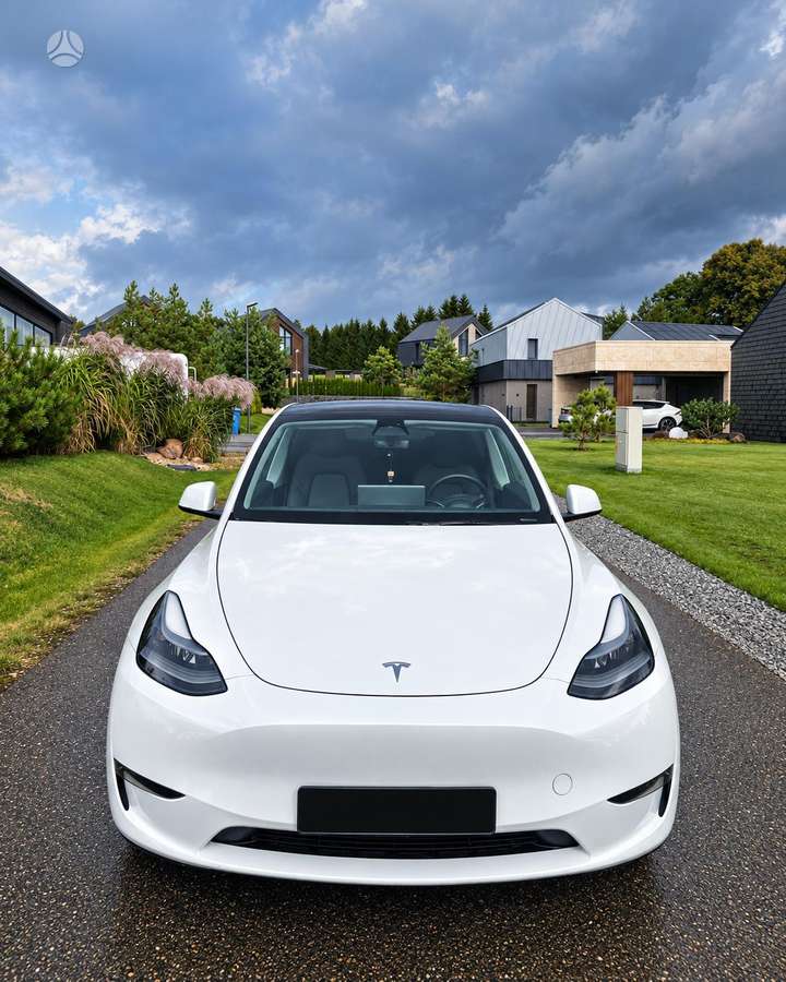 Tesla Model Y - 7