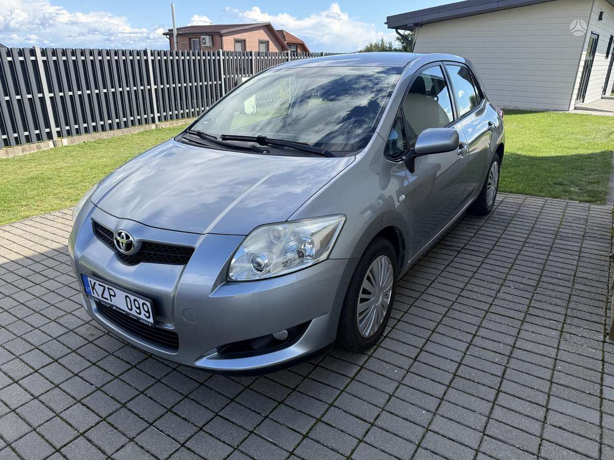 Toyota Auris - 1