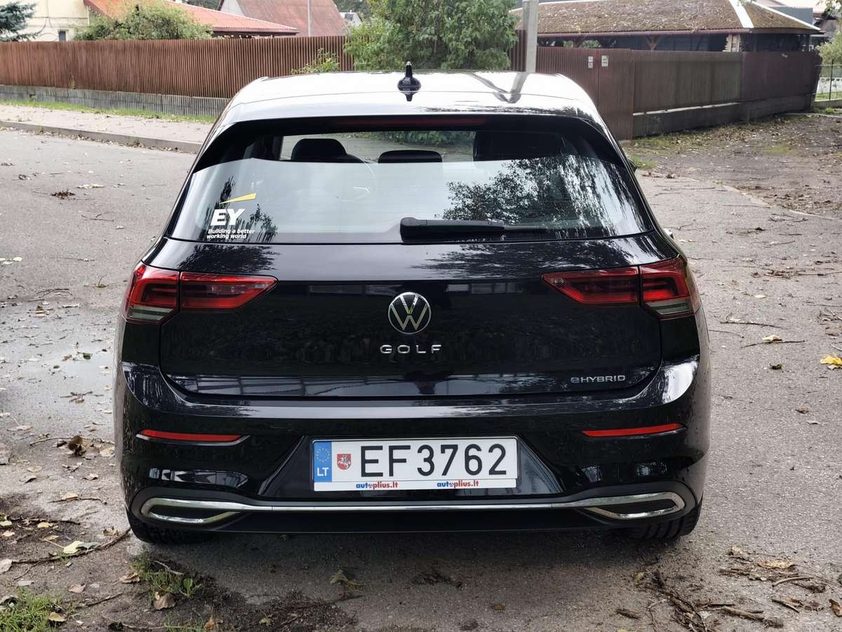 Volkswagen Golf - 8