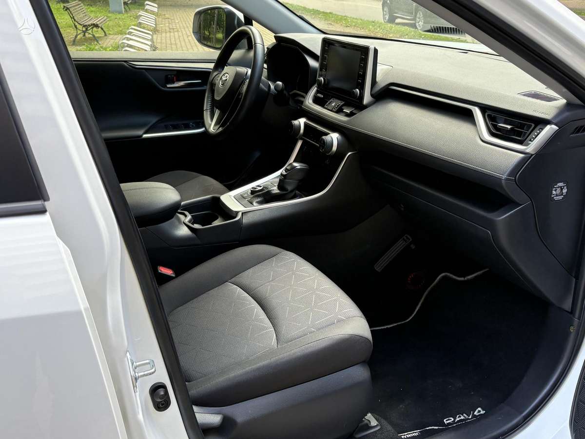 Toyota RAV4 - 6