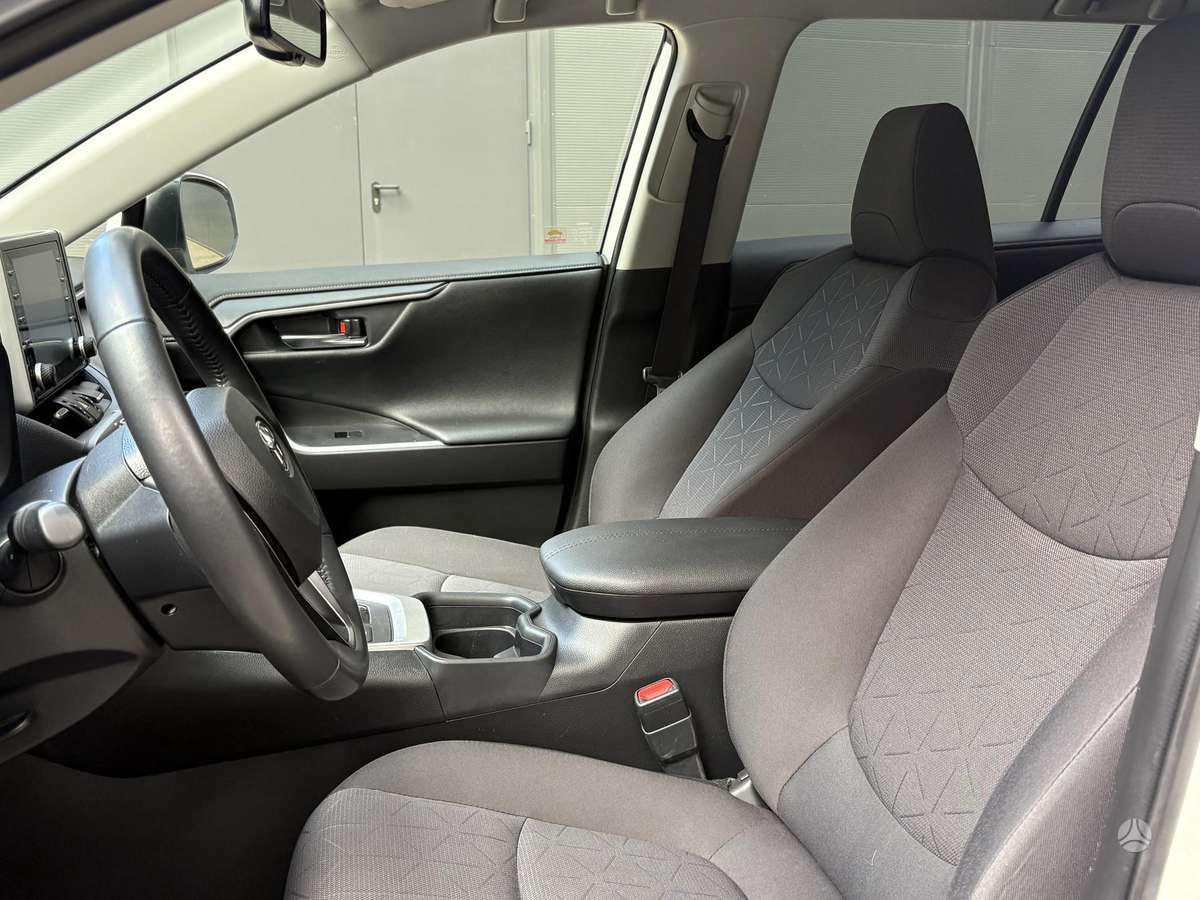 Toyota RAV4 - 8