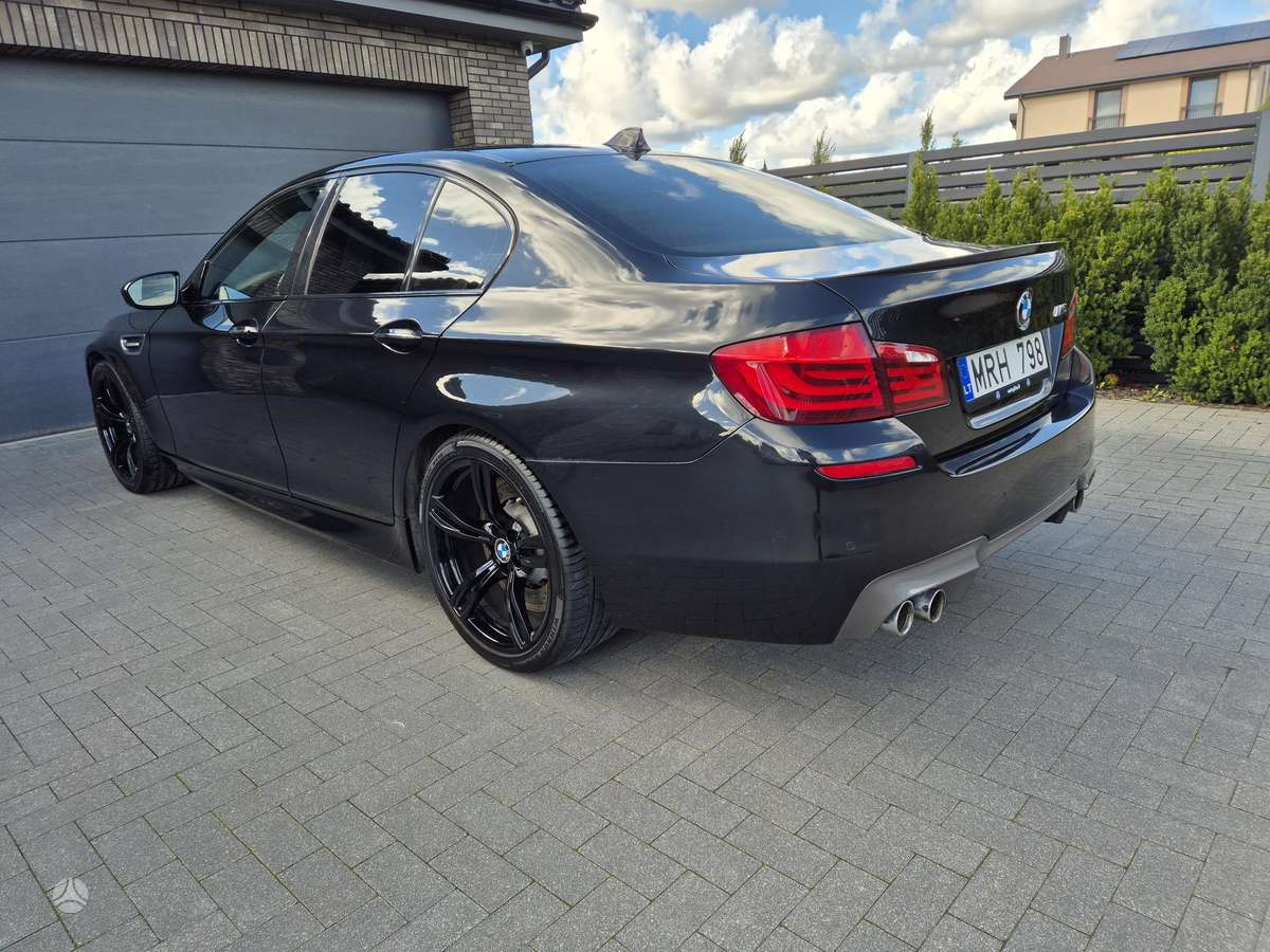 BMW M5, 4.4 l., Седан
