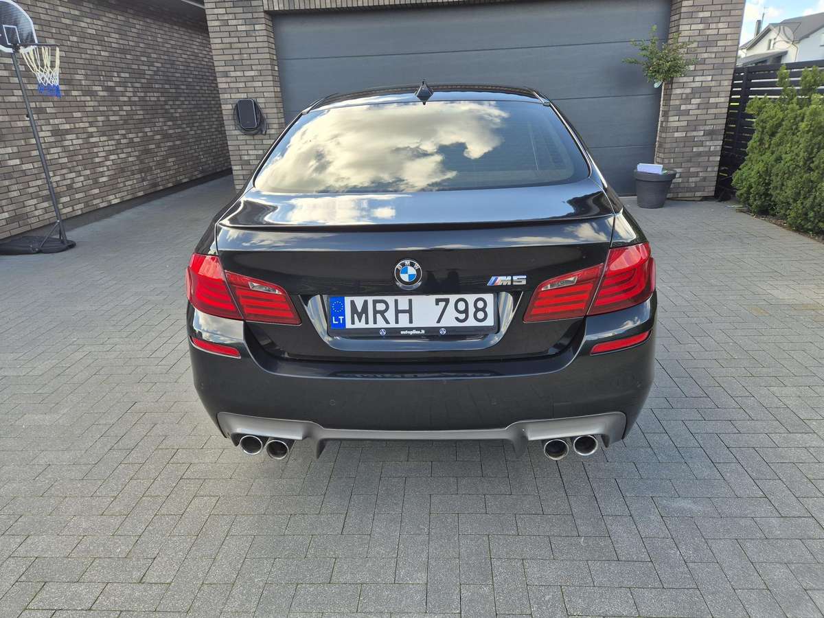 BMW M5, 4.4 l., Седан