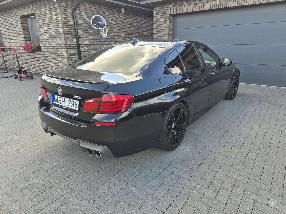 BMW M5, 4.4 l., Седан