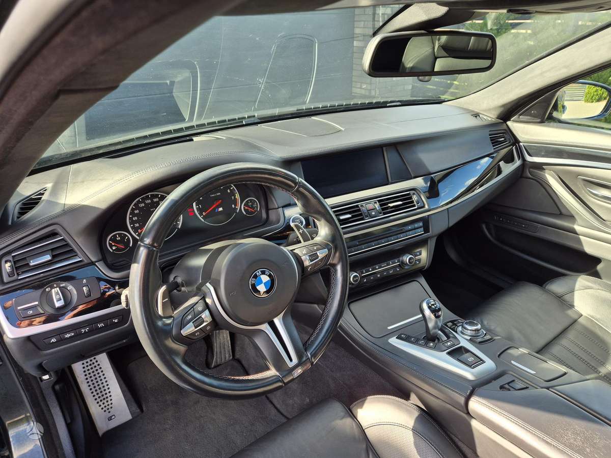 BMW M5, 4.4 l., Седан