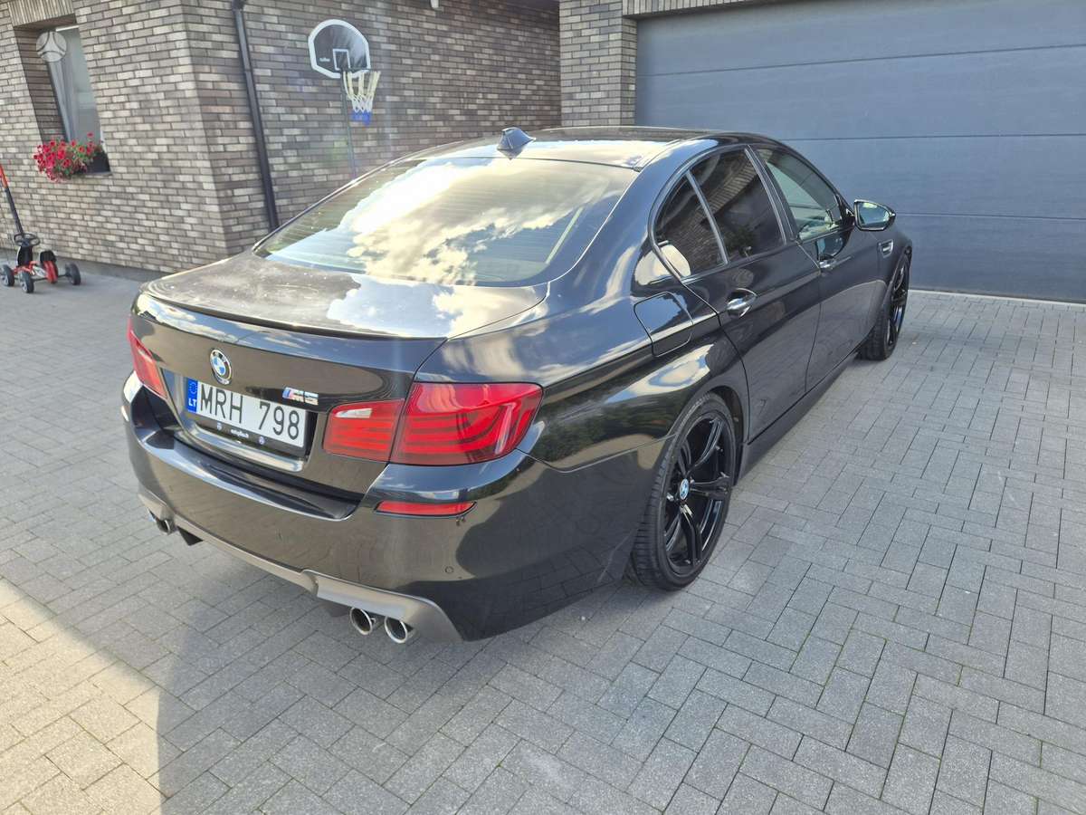 BMW M5, 4.4 l., Седан