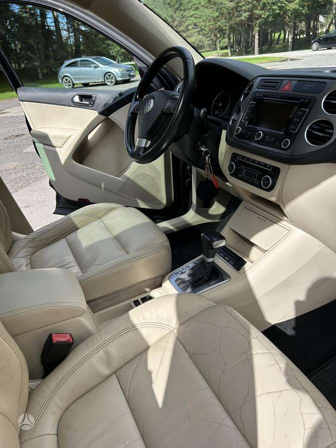 Volkswagen Tiguan - 10