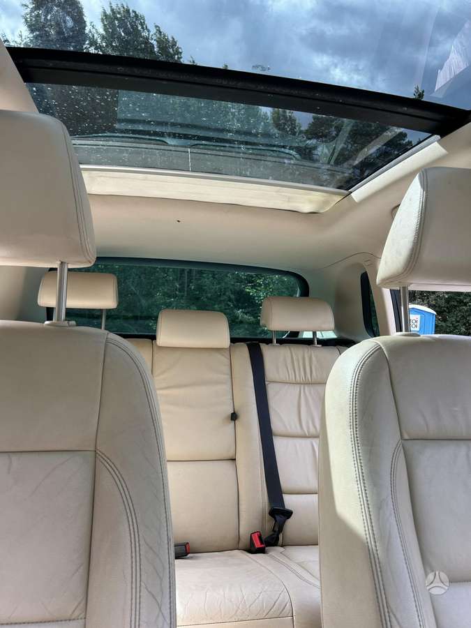 Volkswagen Tiguan - 11