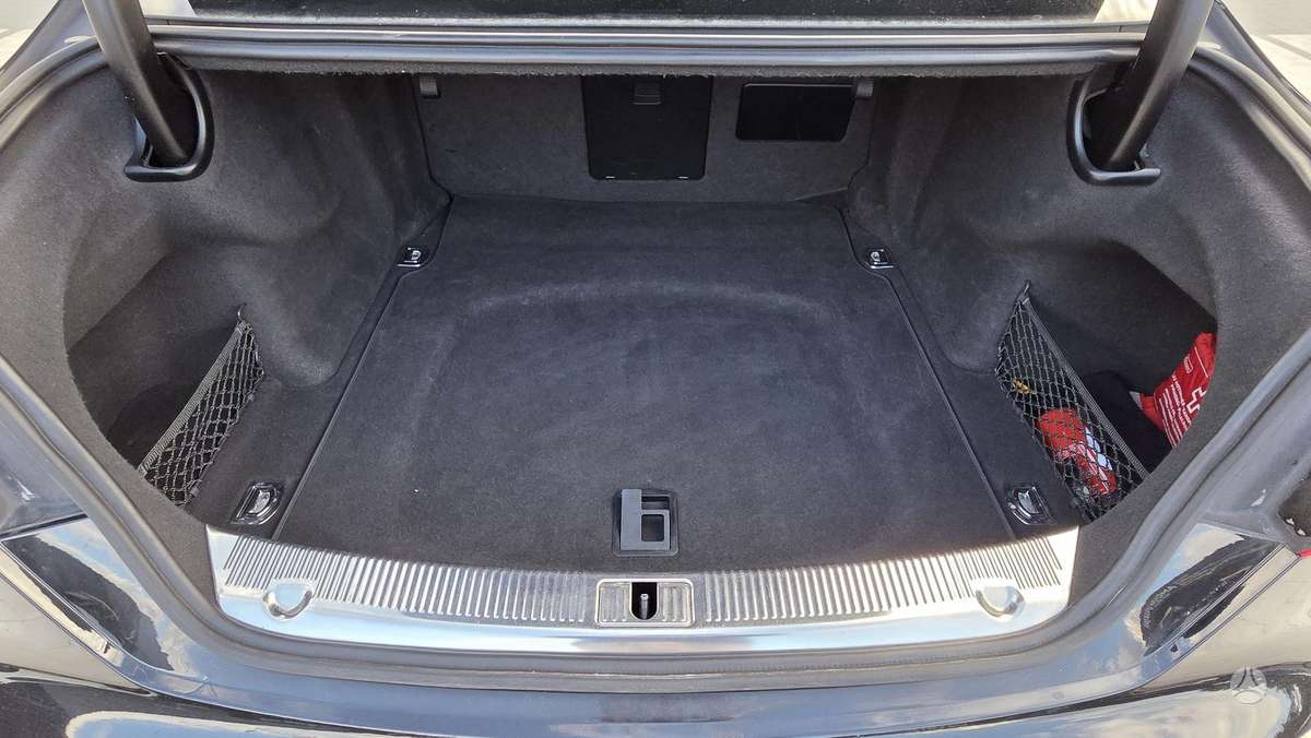 Audi A8 L, 3.0 l., Седан